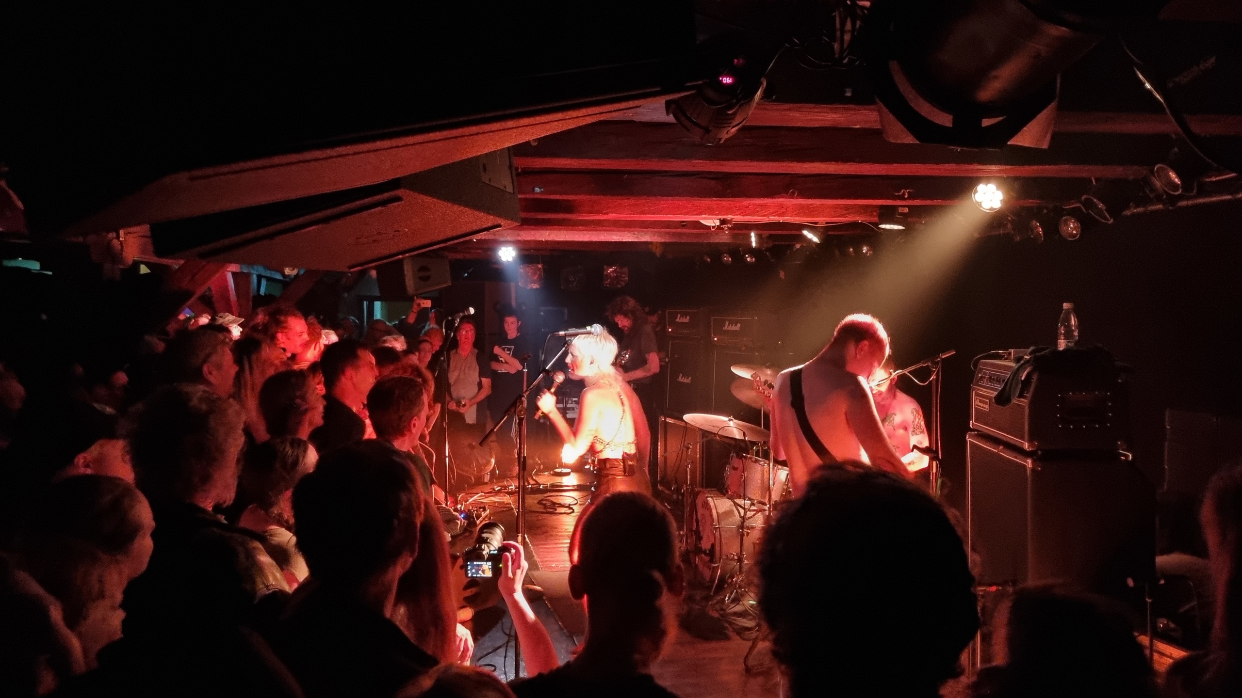 Amyl and The Sniffers @ Loppen, Denmark, 2022-11-10