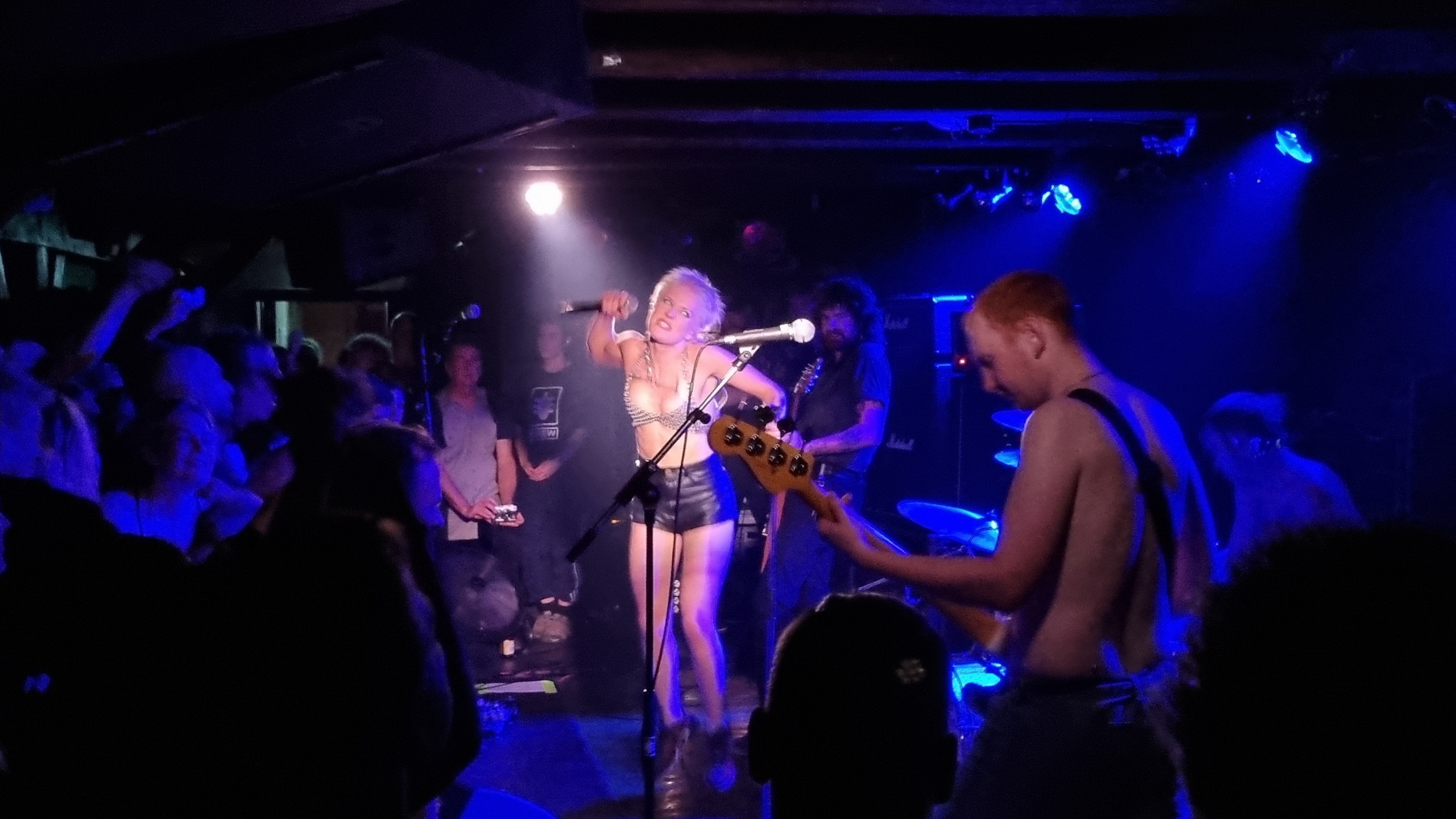 Amyl and The Sniffers @ Loppen, Denmark, 2022-11-10