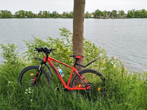 The Red Horse - KP and his MTB, Part 1: [2018 - 2020], Rare photo of Red Horse v1.0 bought in 2017. It was stolen a few months later, I then replaced it with Red Horse v2.0 in the spring of 2018.